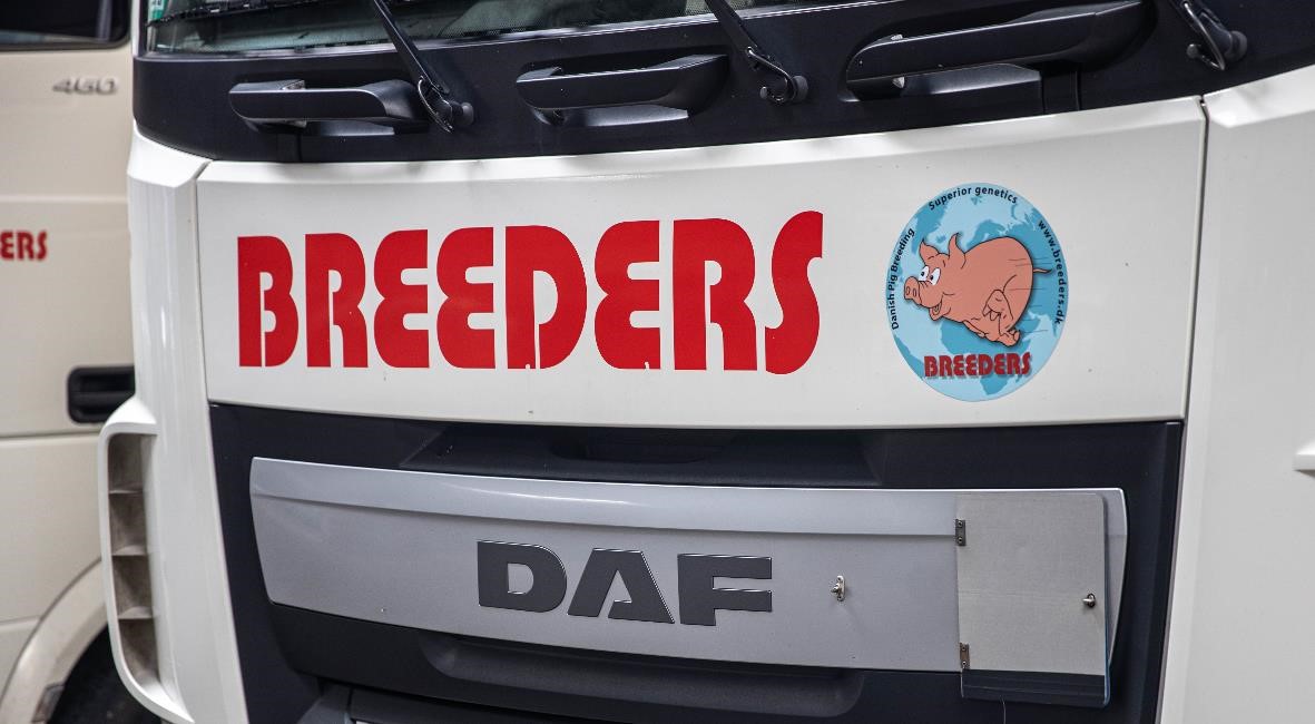 Front of a Breeders truck